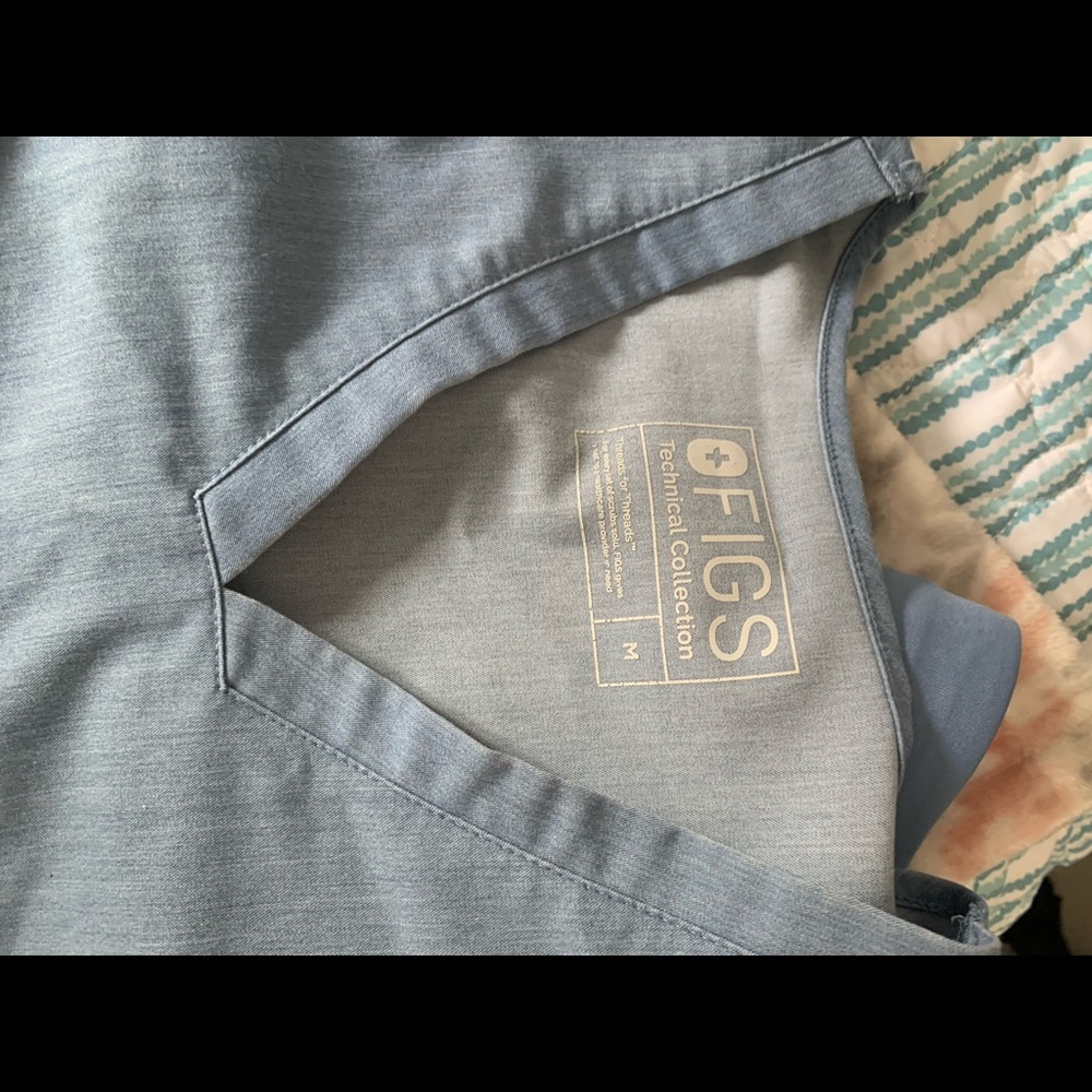 figs scrub top